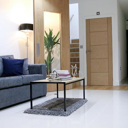 Lovely Studio Apartment With Access For Wheel-Chairs In Sydenham London Kültér fotó