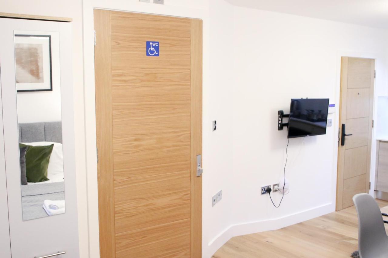 Lovely Studio Apartment With Access For Wheel-Chairs In Sydenham London Kültér fotó