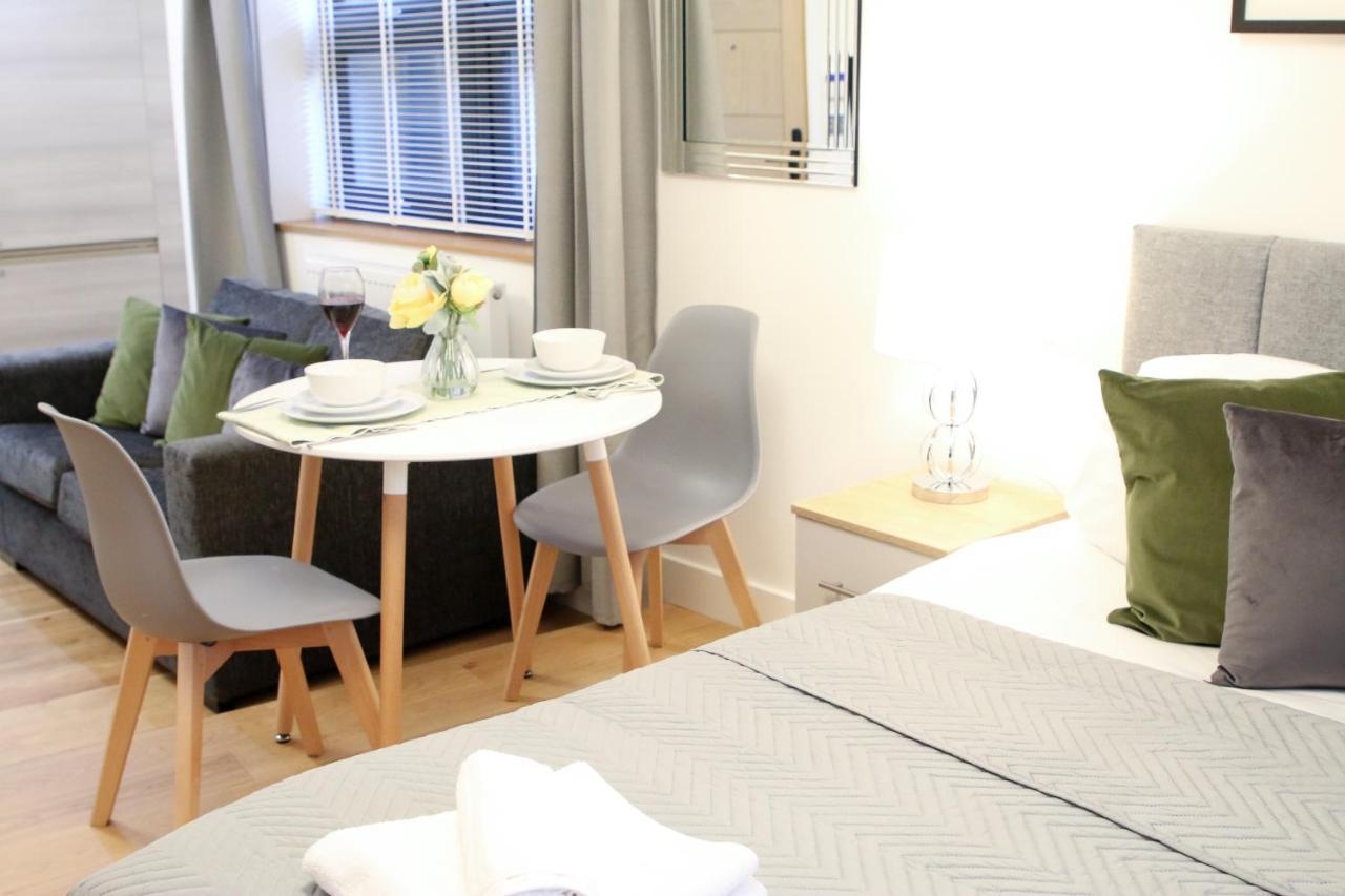 Lovely Studio Apartment With Access For Wheel-Chairs In Sydenham London Kültér fotó