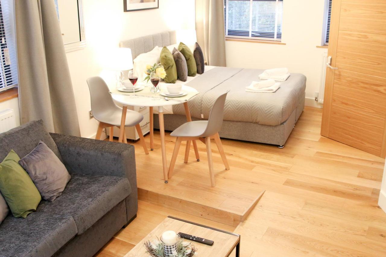 Lovely Studio Apartment With Access For Wheel-Chairs In Sydenham London Kültér fotó