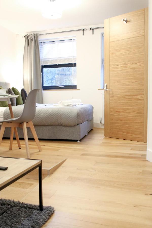 Lovely Studio Apartment With Access For Wheel-Chairs In Sydenham London Kültér fotó
