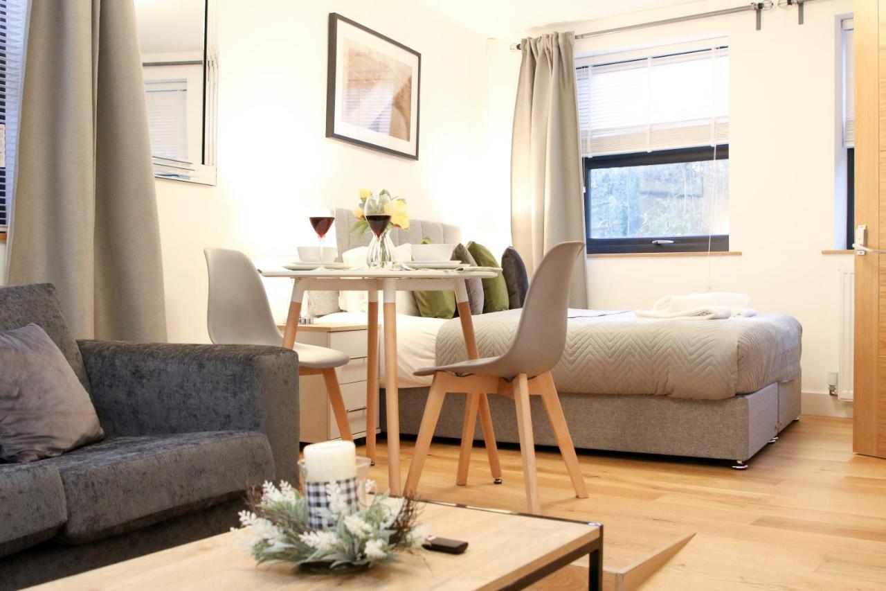 Lovely Studio Apartment With Access For Wheel-Chairs In Sydenham London Kültér fotó