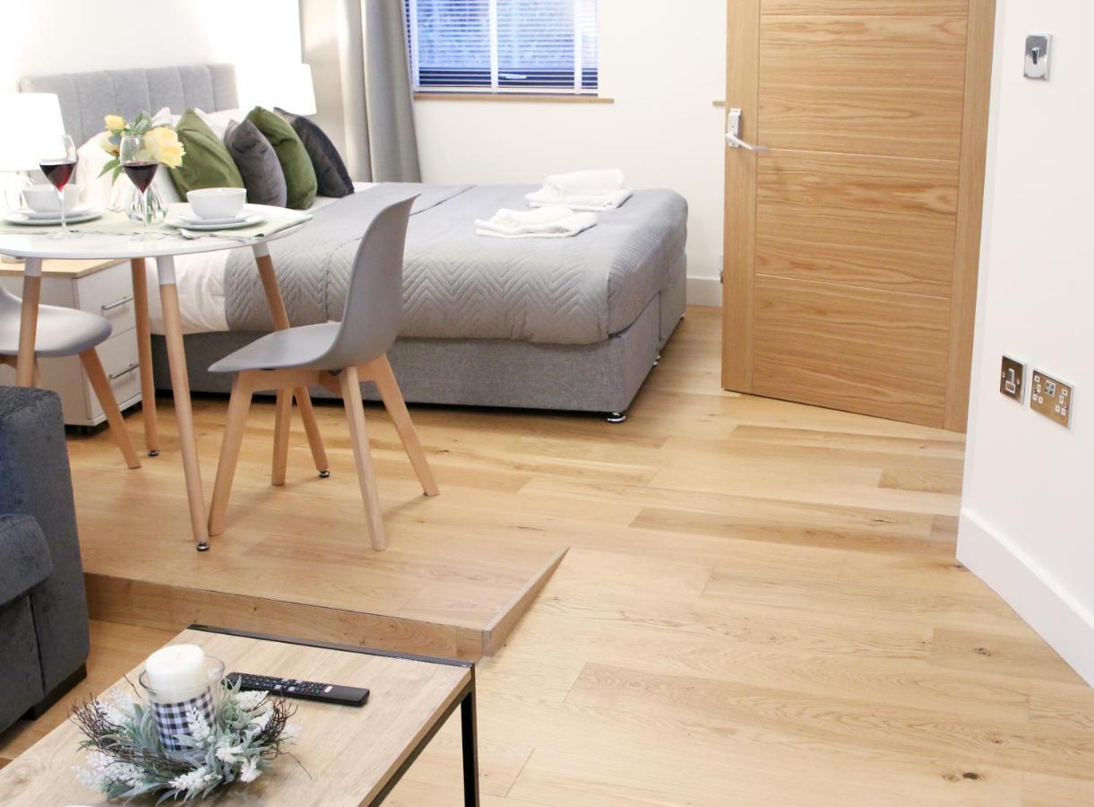 Lovely Studio Apartment With Access For Wheel-Chairs In Sydenham London Kültér fotó
