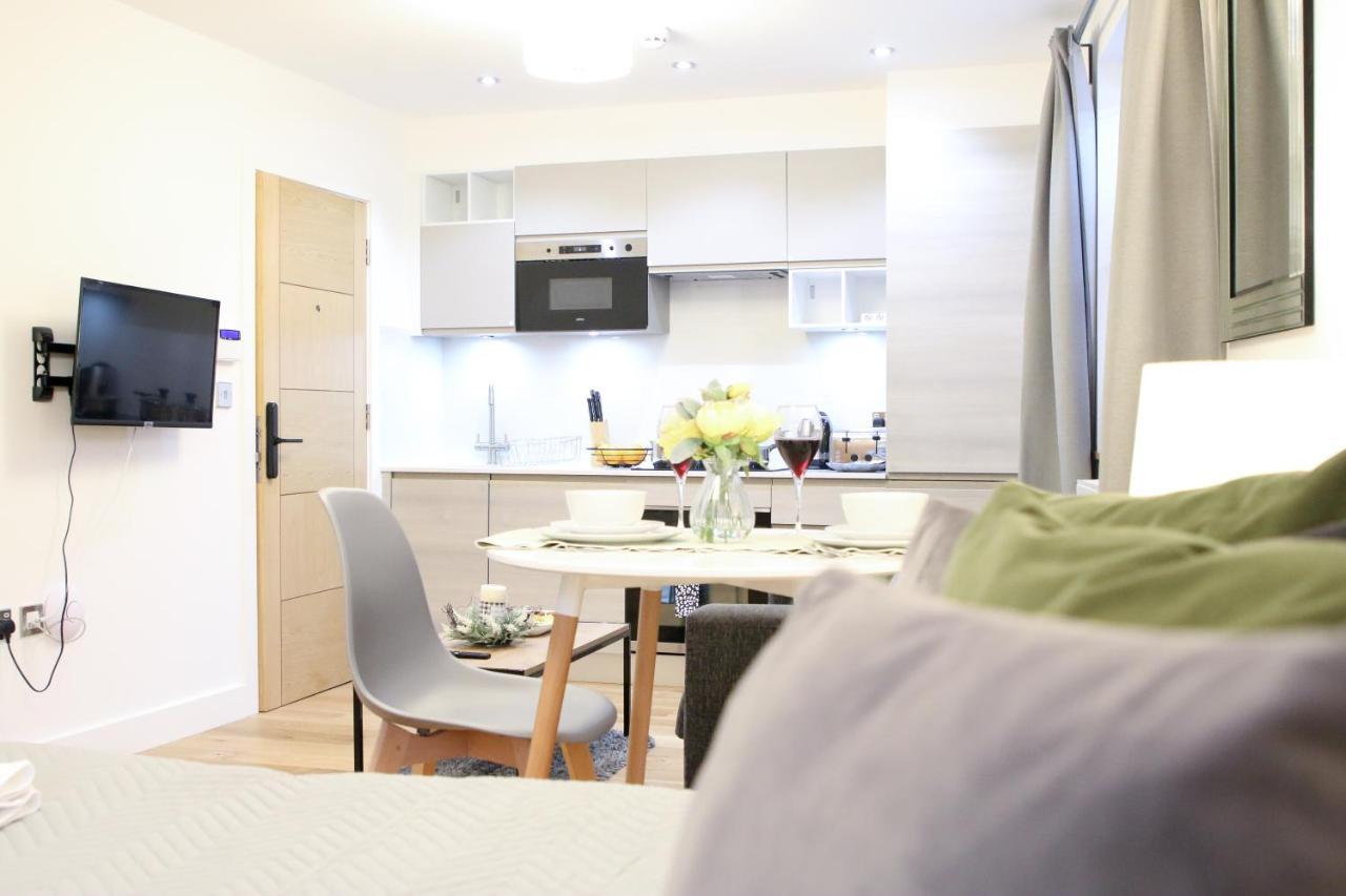 Lovely Studio Apartment With Access For Wheel-Chairs In Sydenham London Kültér fotó