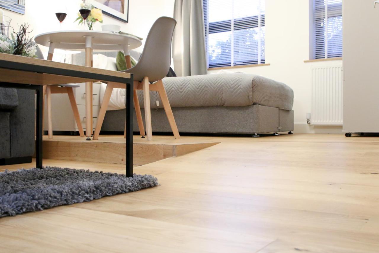 Lovely Studio Apartment With Access For Wheel-Chairs In Sydenham London Kültér fotó