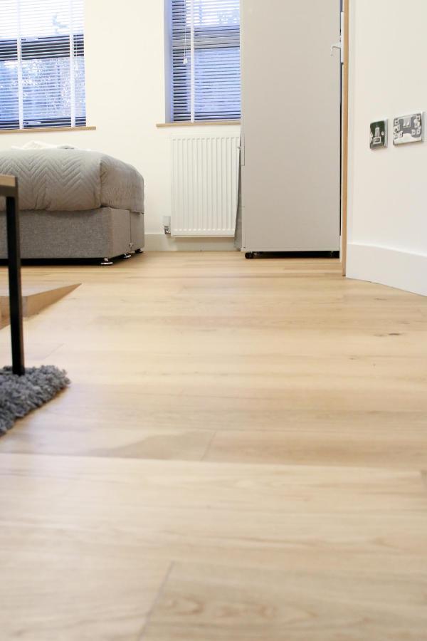 Lovely Studio Apartment With Access For Wheel-Chairs In Sydenham London Kültér fotó