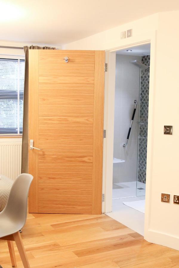 Lovely Studio Apartment With Access For Wheel-Chairs In Sydenham London Kültér fotó