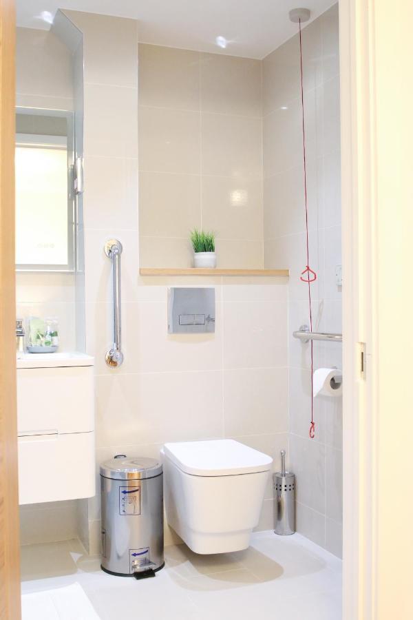 Lovely Studio Apartment With Access For Wheel-Chairs In Sydenham London Kültér fotó